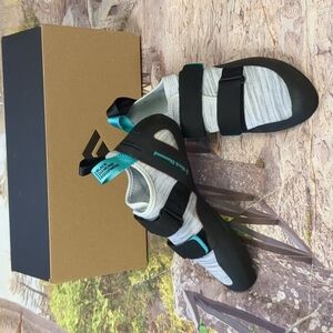 Black diamond unisex climbing shoes size 6.5